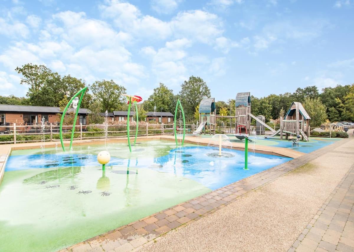 Norfolk Woods Resort And Spa Narborough  Экстерьер фото