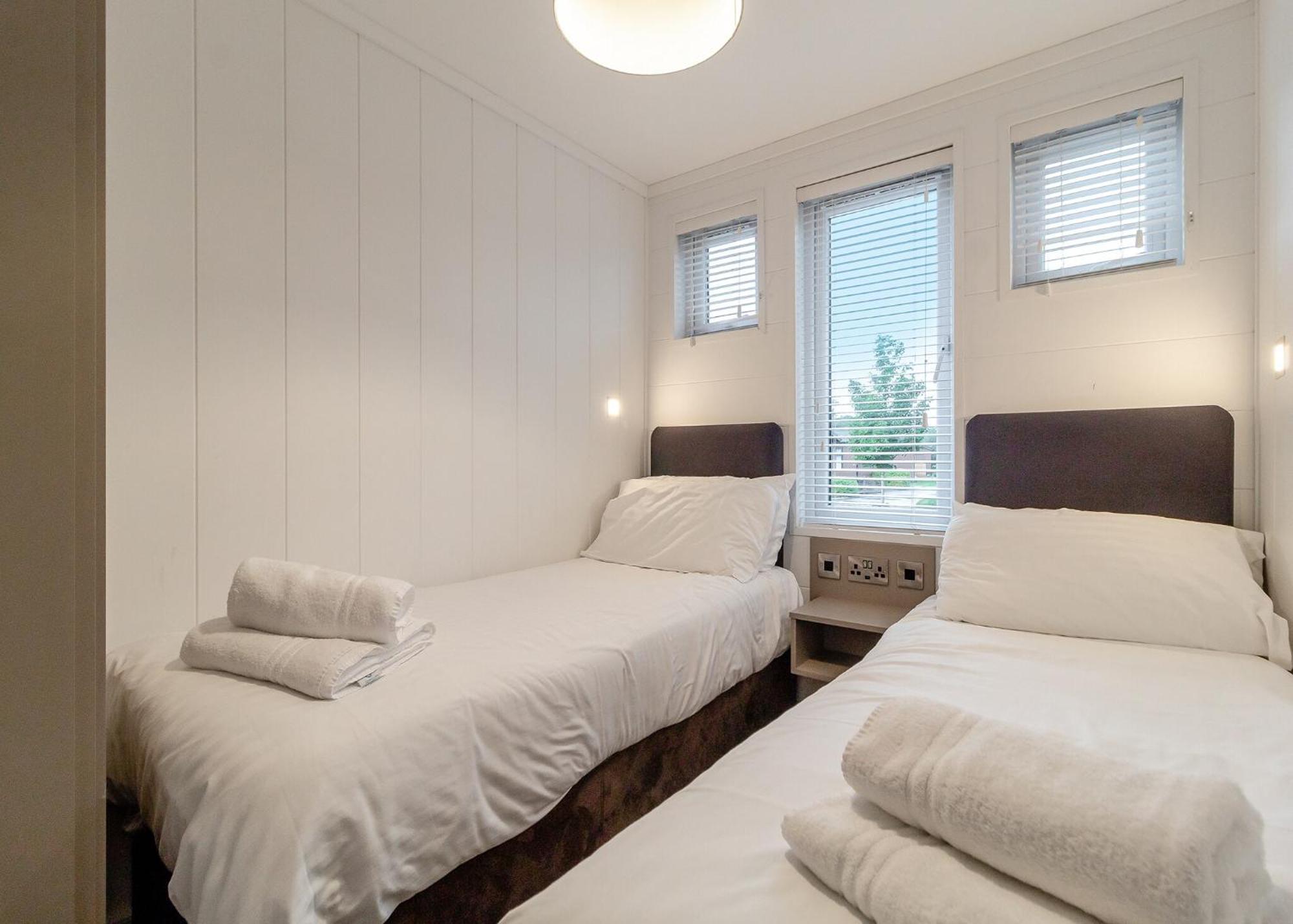 Norfolk Woods Resort And Spa Narborough  Экстерьер фото