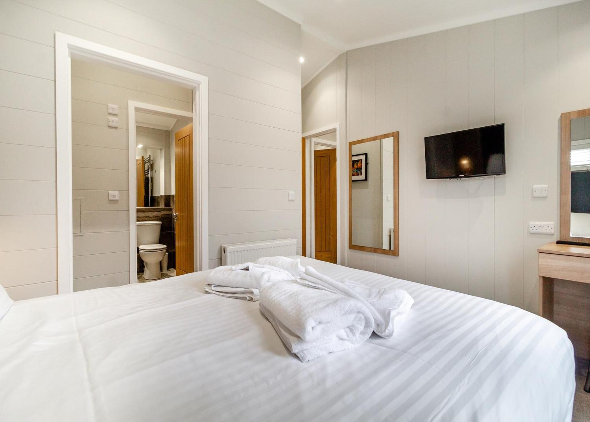 Norfolk Woods Resort And Spa Narborough  Экстерьер фото